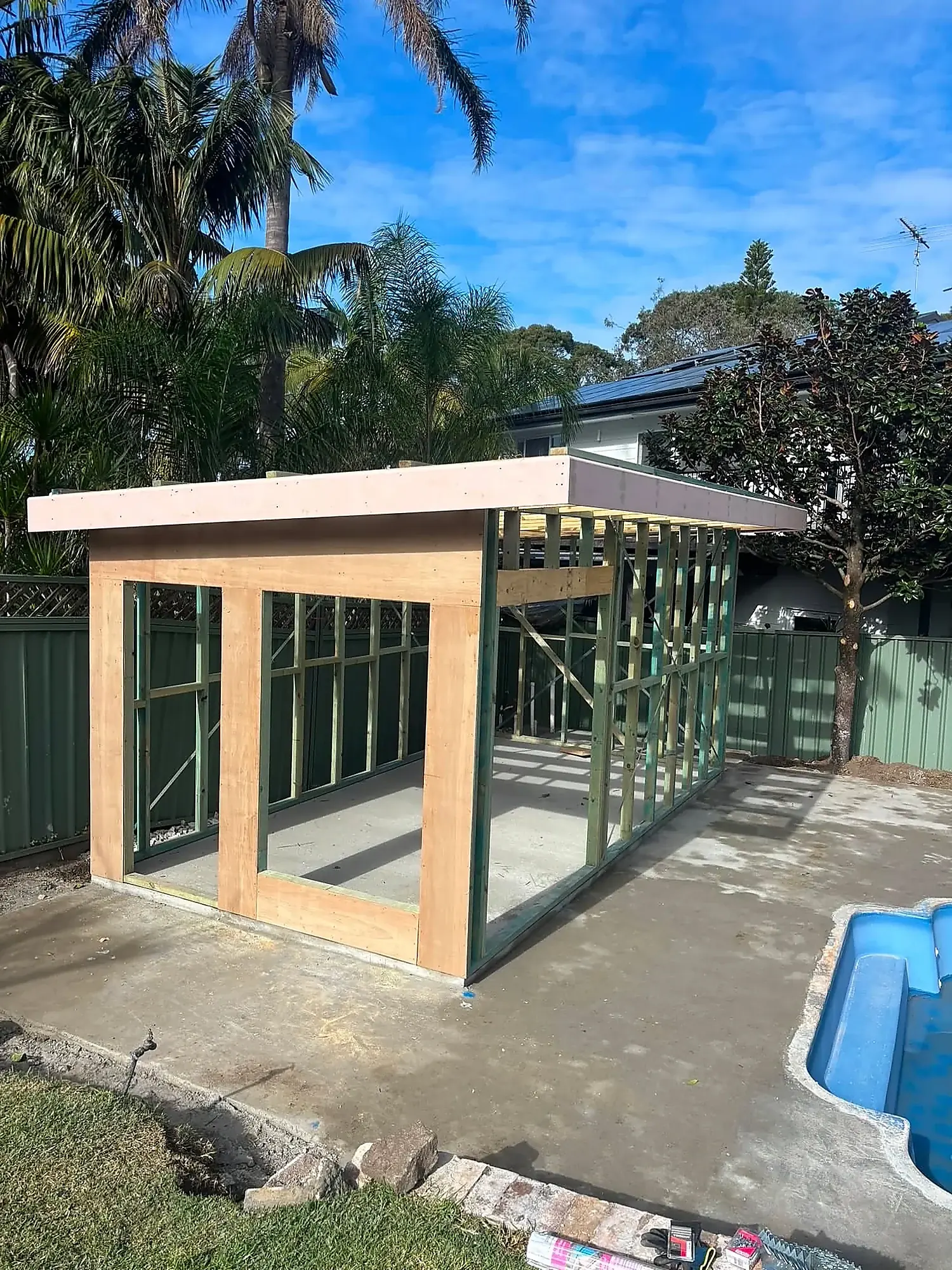 Wall frames and flat roof standing